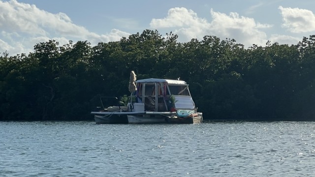 Live-aboards everywhere in Boot Key Harbor